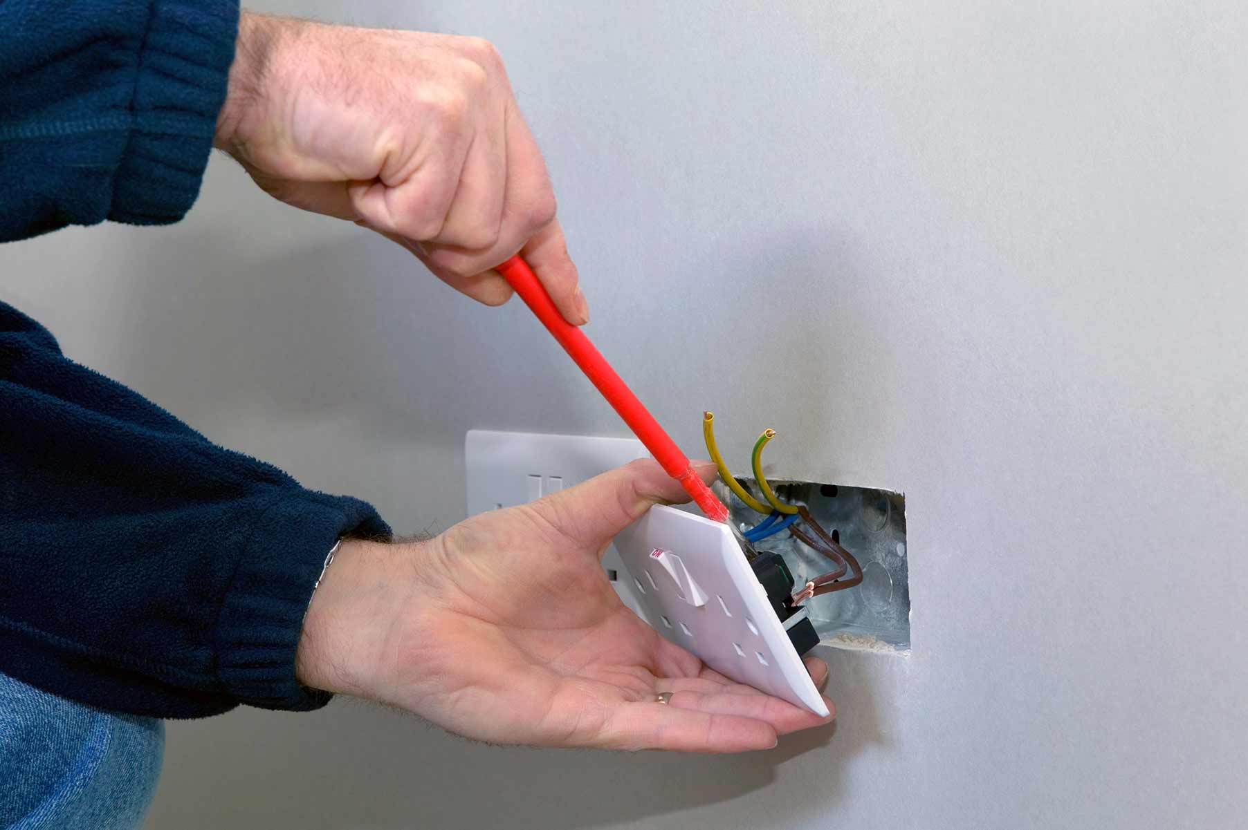 Our electricians can install plug sockets for domestic and commercial proeprties in Hounslow and the local area. 